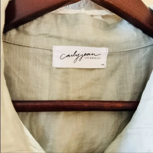 Carly Jean LA | Short Sleeve Button Down Blouse - Picture 6 of 8